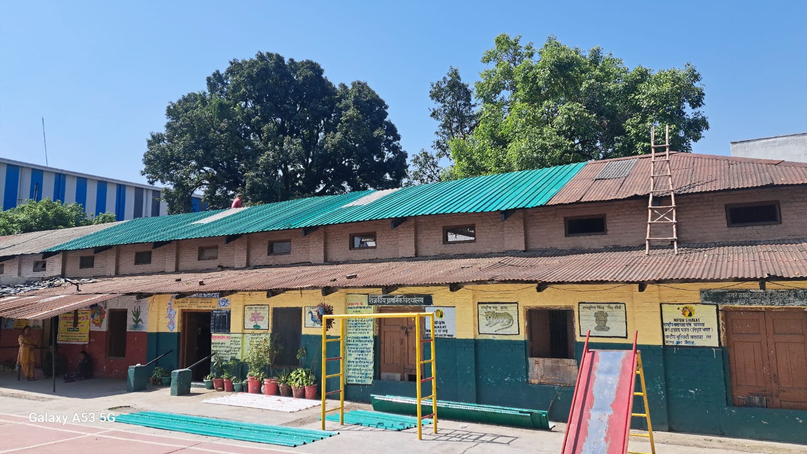42 लाख की लागत से हो रहा है परेड ग्राउण्ड सरकारी स्कूल भवन का मरम्मत कार्य