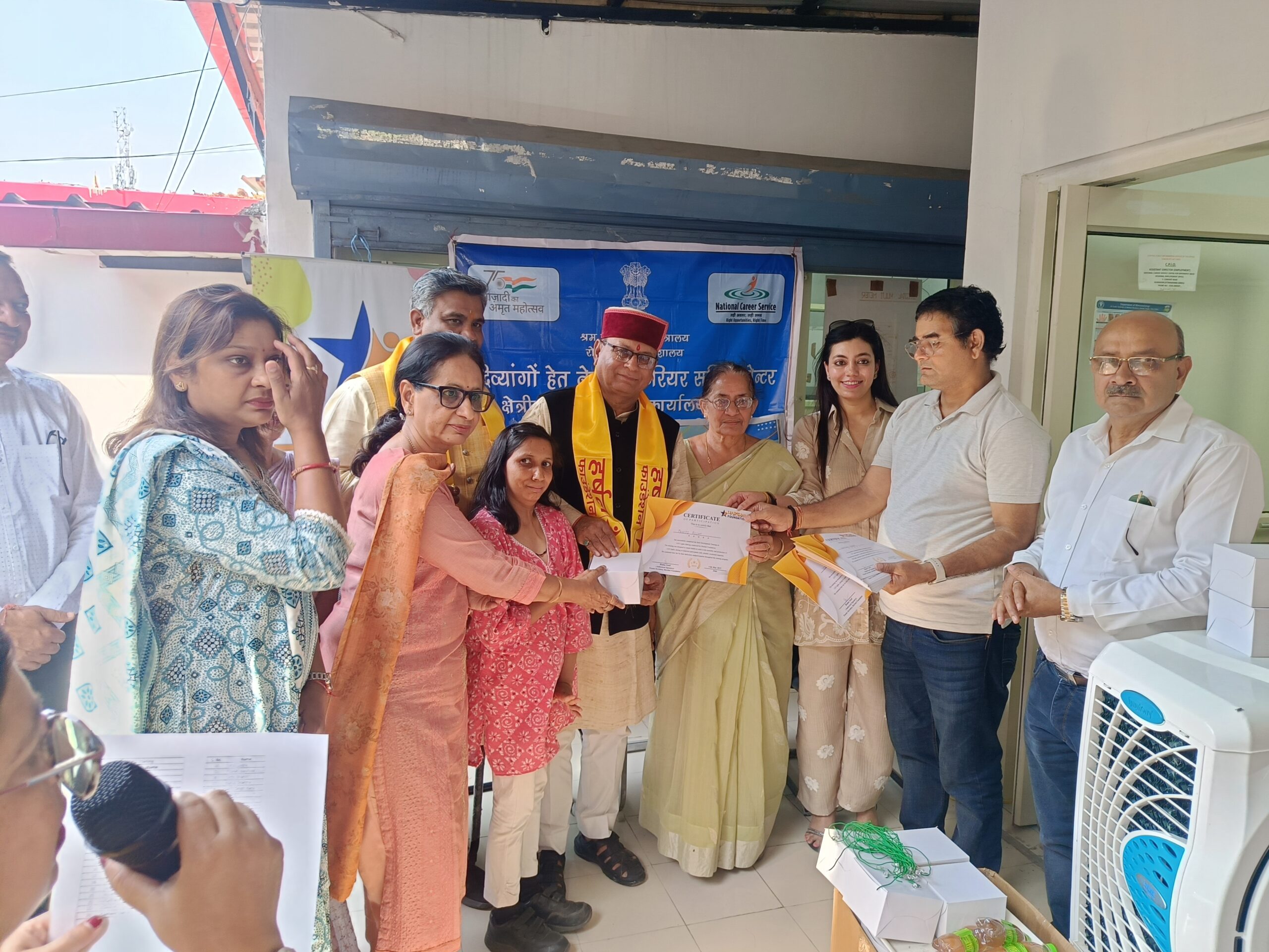एलईडी लड़ी प्रशिक्षण पाठ्यक्रम पूर्ण होने पर प्रमाण पत्र वितरित किए