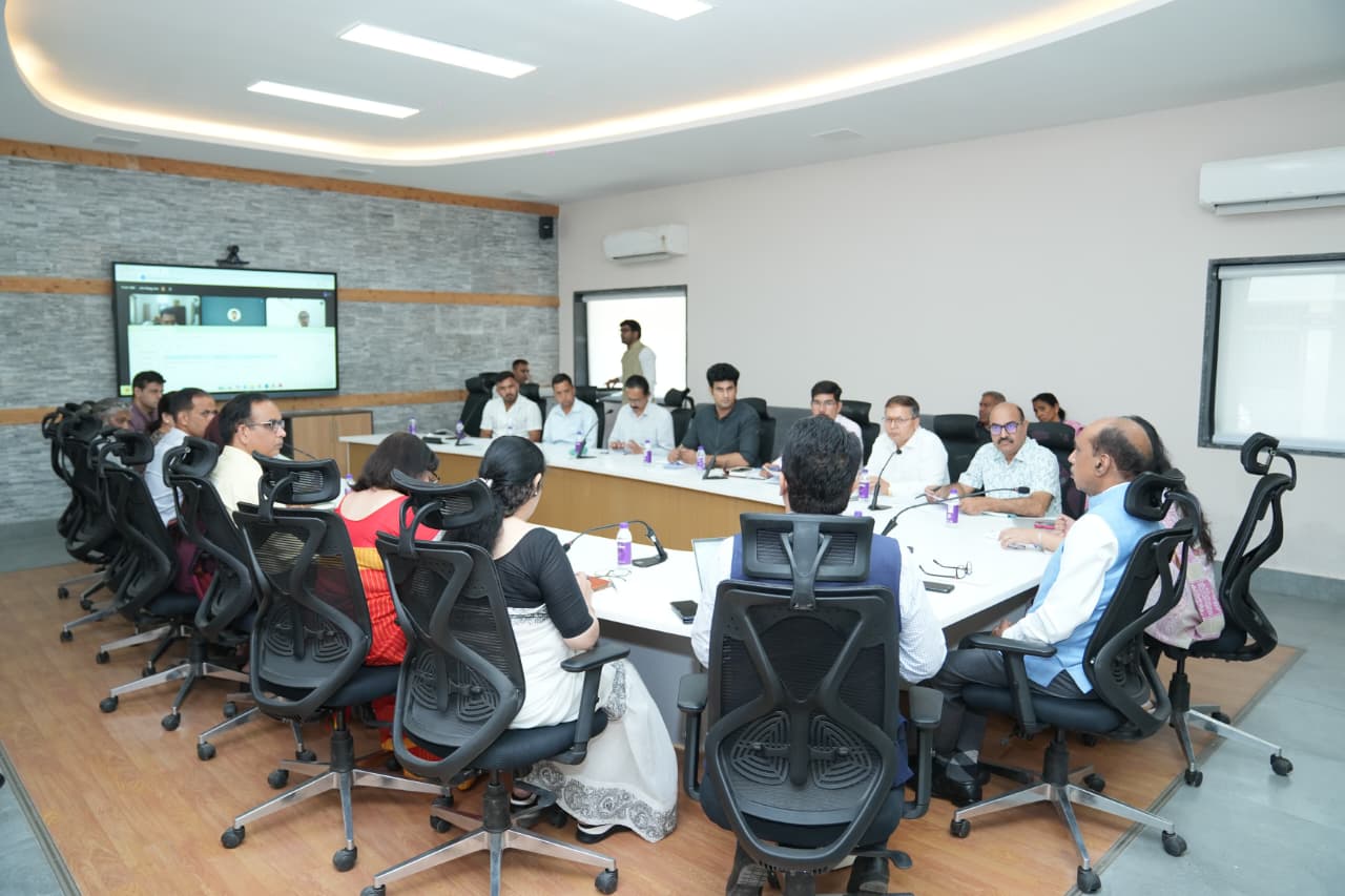 सेतु आयोग के मुख्य कार्यकारी अधिकारी शत्रुघ्न सिंह की अध्यक्षता में विभिन्न विभागीय अधिकारियों एवं संस्थाओं की बैठक आयोजित