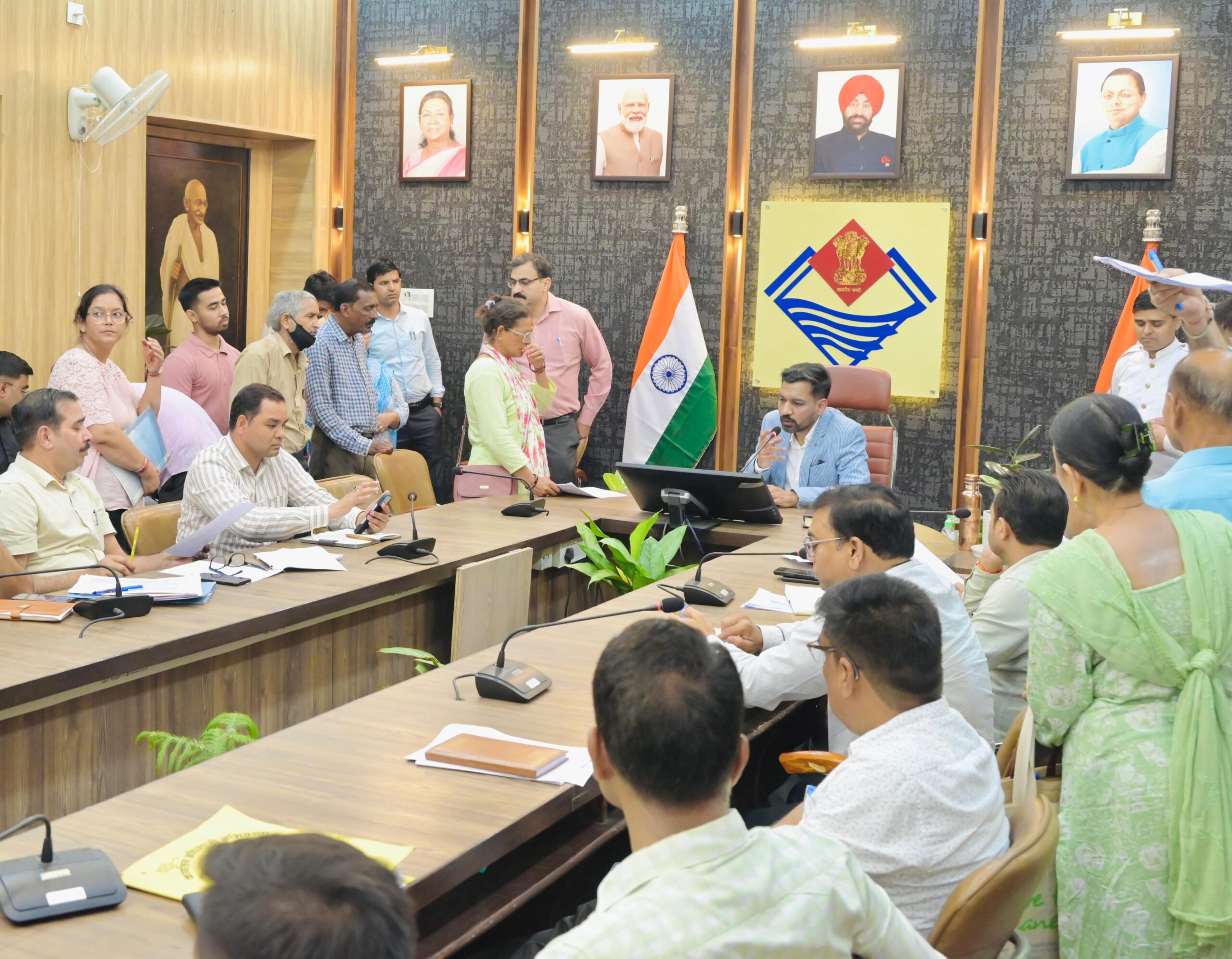 अतिक्रमण, अवैध निर्माण और आपदा से जुड़े मामलों पर डीएम का कड़ा रूख