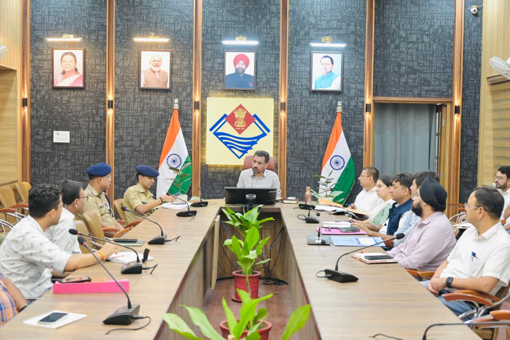 यातायात सुधार एवं पार्किंग व्यवस्था को लेकर डीएम सख्त, माइक्रो लेवल प्लान तैयार कर कार्यों में तेजी लाने के निर्देश
