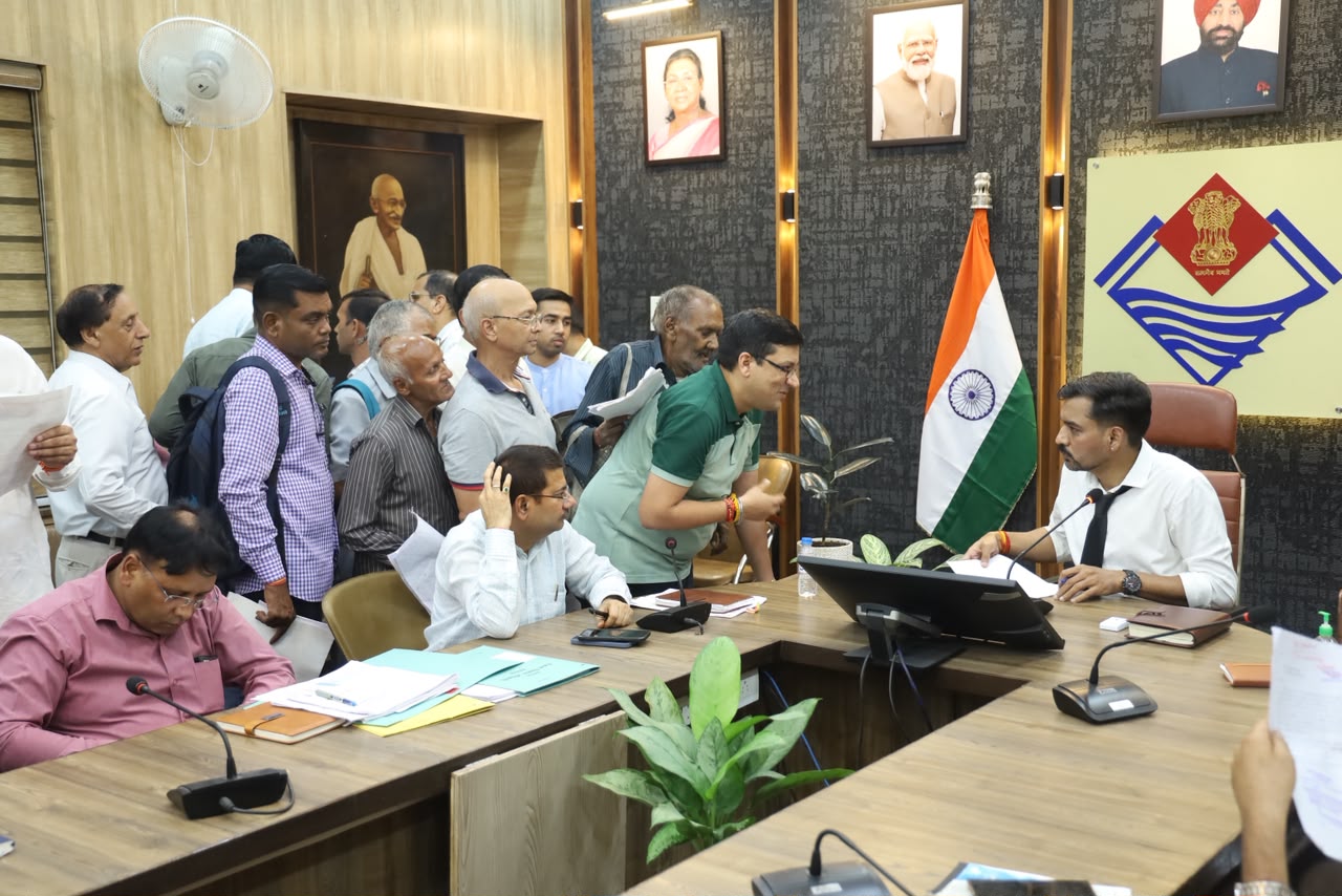 सेंट्रल पार्क रेजिडेंसी के पास खतरे पर डीएम सख्त, बिल्डर पर कार्रवाई और सुरक्षात्मक कार्य के आदेश