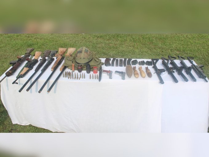 दो अलग-अलग संयुक्त अभियानों में एक हथियार तस्कर को गिरफ्तार