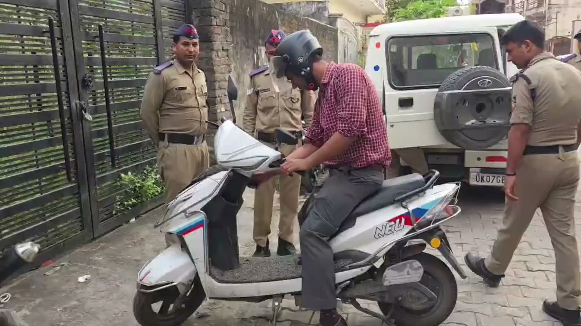 हरिद्वार में मानकों के विपरीत ई-वाहन बेचने पर परिवहन विभाग सख्त