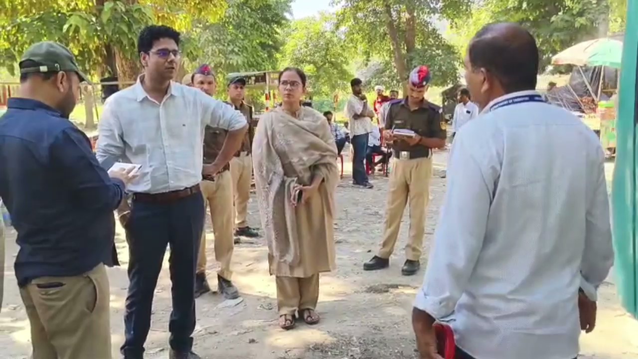 हरिद्वार लालजीवाला पार्किंग में परिवहन विभाग और यातायात पुलिस ने चलाया संयुक्त चेकिंग अभियान